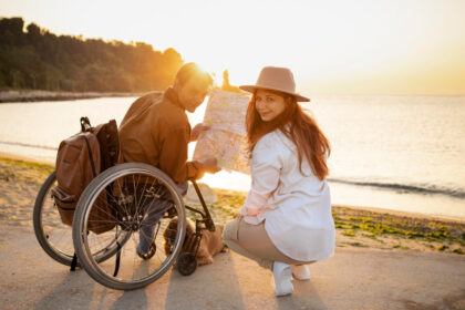Voyager en fauteuil roulant : le guide des critères d'accessibilité à vérifier avant de réserver